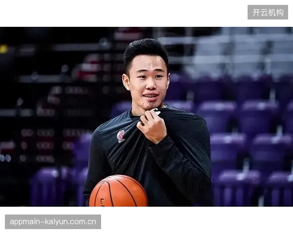 贺希宁凭借赛季稳定且高光的表现,击败众多好手荣膺MVP。 贺希宁凭借赛季稳定且高光的表现,击败众多好手荣膺MVP。